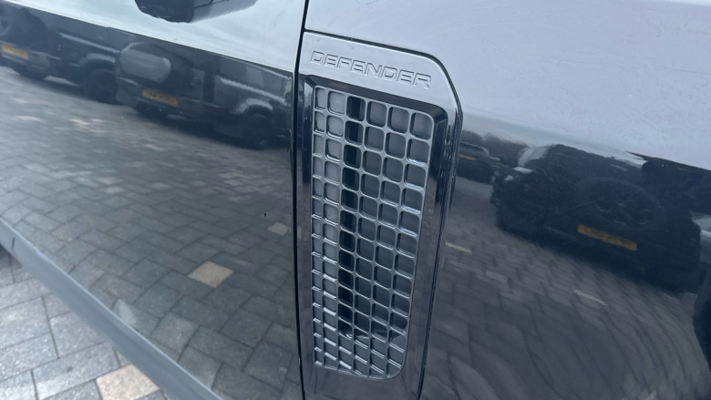 Land Rover Defender 110 Diesel 3.0 D250 Hard Top Auto